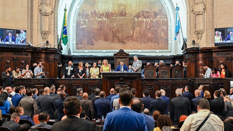 Rodrigo Bacellar é eleito presidente da ALERJ